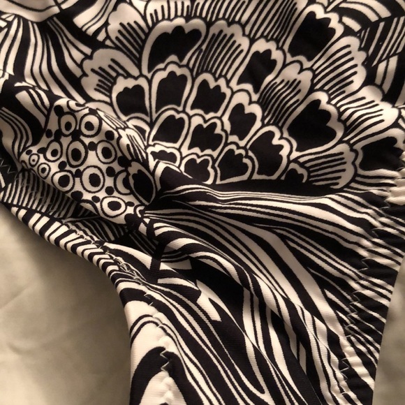 Trina Turk size 14 black & White floral print bikini bottom gold detail - Picture 9 of 14